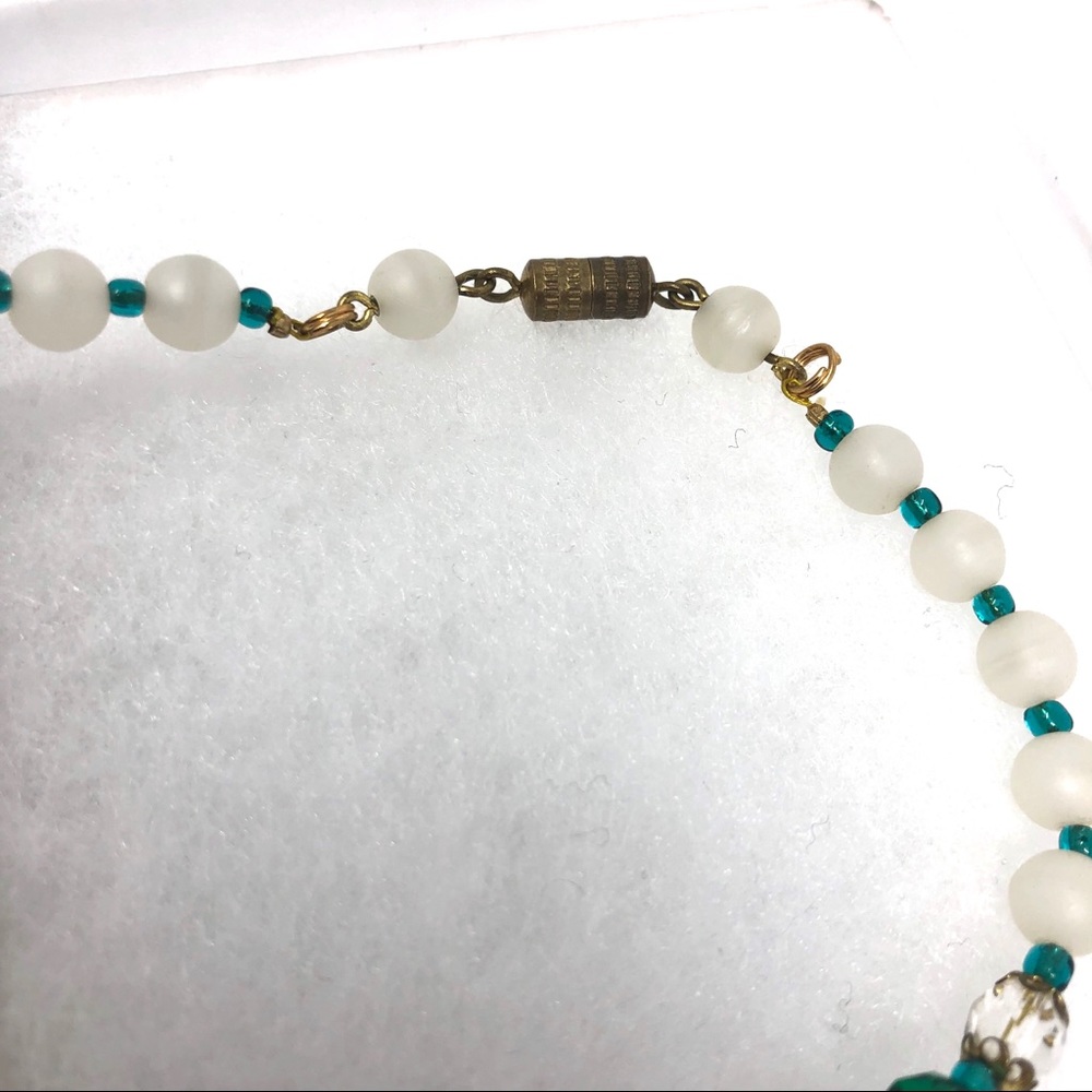 Vintage Glass Bead Necklace Spring Green & White - Picture 7 of 7